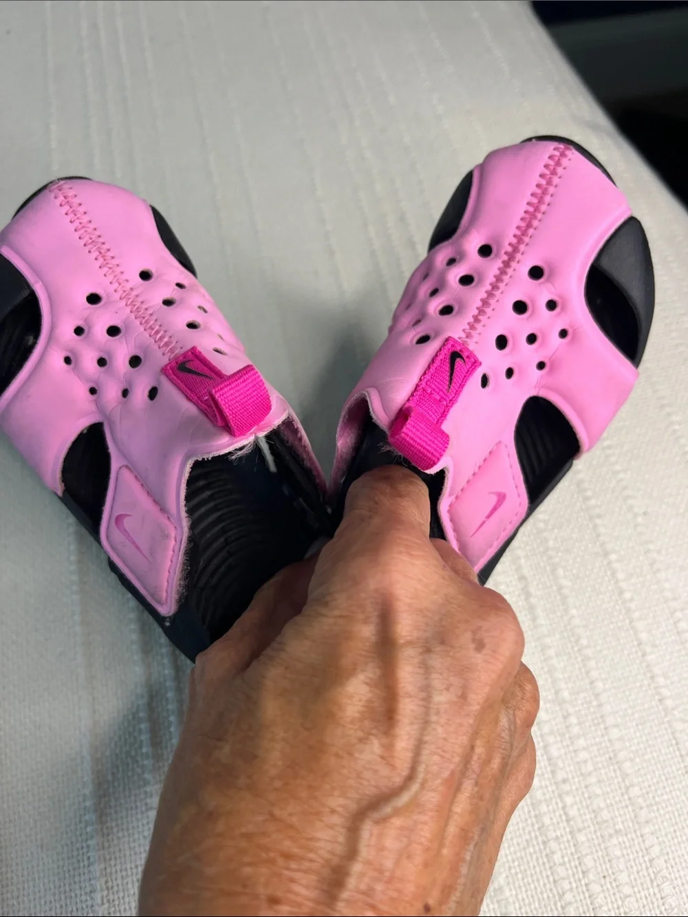 Nike Kids Pink & Black Water Sandals, toddler size 7 child, Swish, lightweight